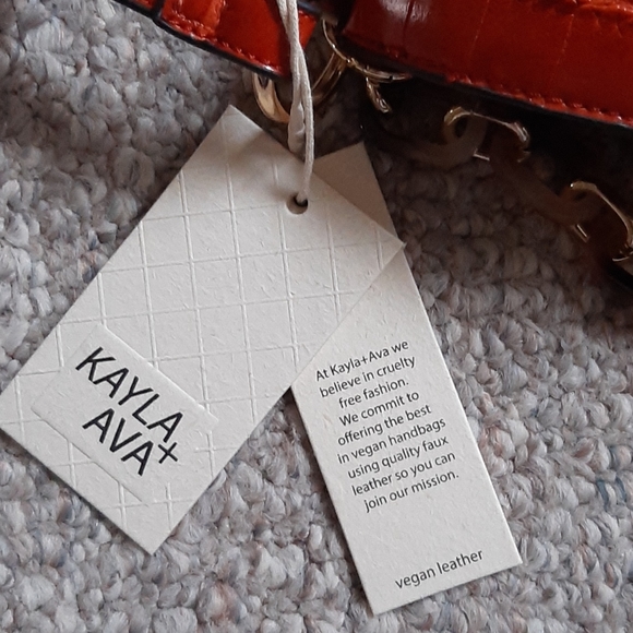 New Kayla & Ava Round Bottom Crossbody Bag - Picture 8 of 11